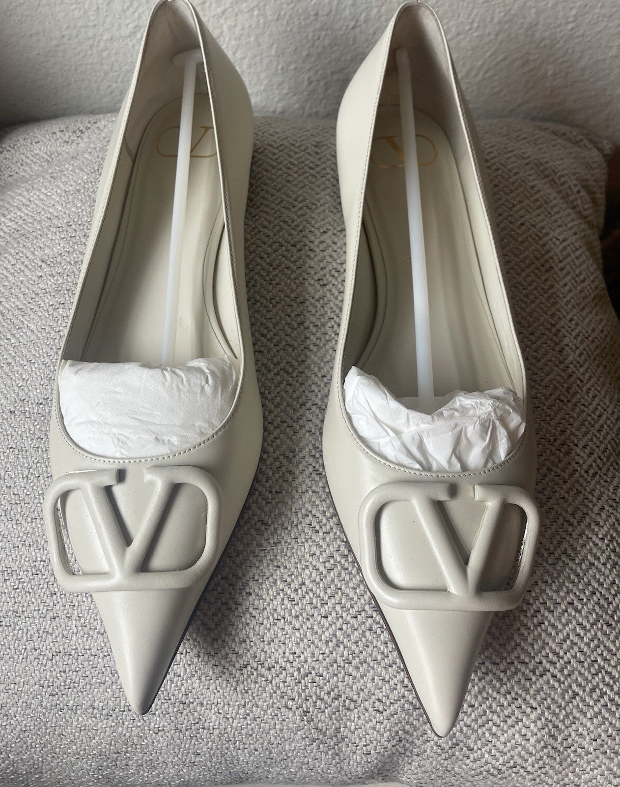 VALENTINO Go Logo Point-toe Flats 39 NEW* w Box & Shoe Bag