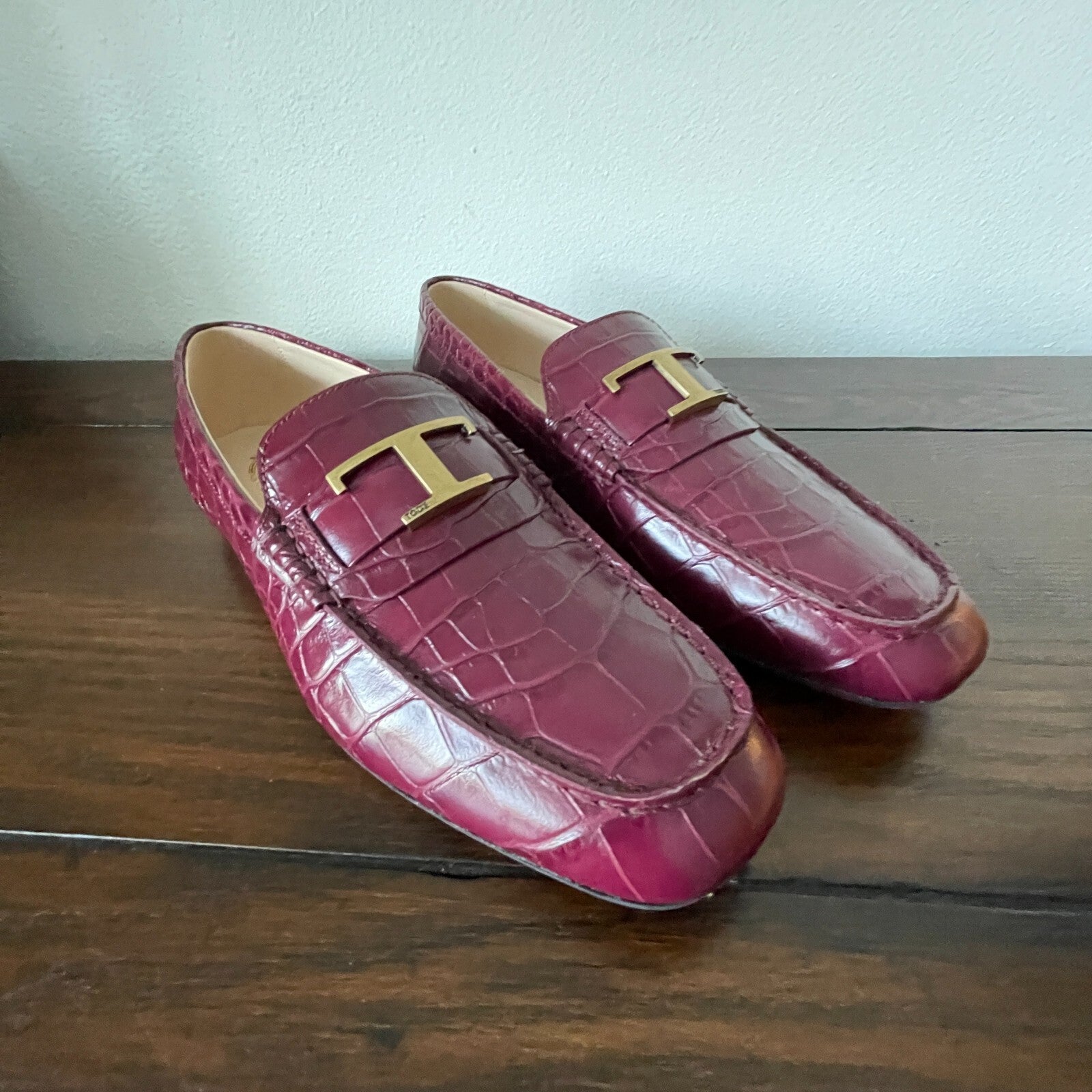 Tod's XW20C0CX50WENR821 Maroon Leather Croc-embossed Women's Loafers Shoes