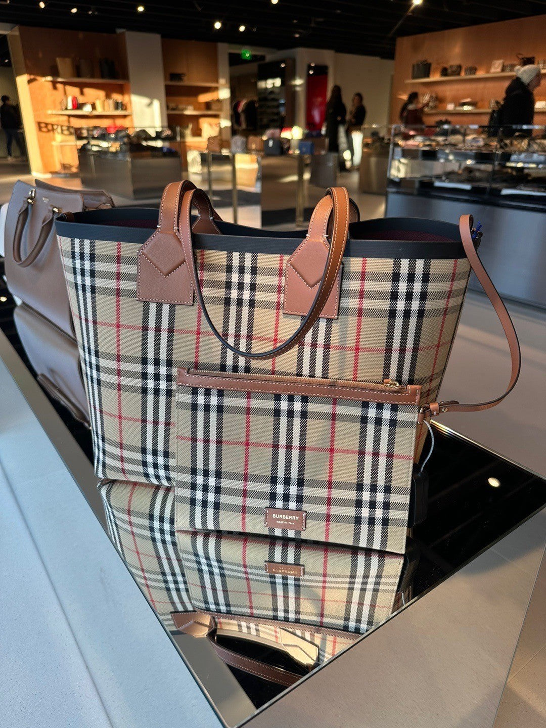 NWT Authentic Burberry Medium London Tote With Dust Bag and Care Card