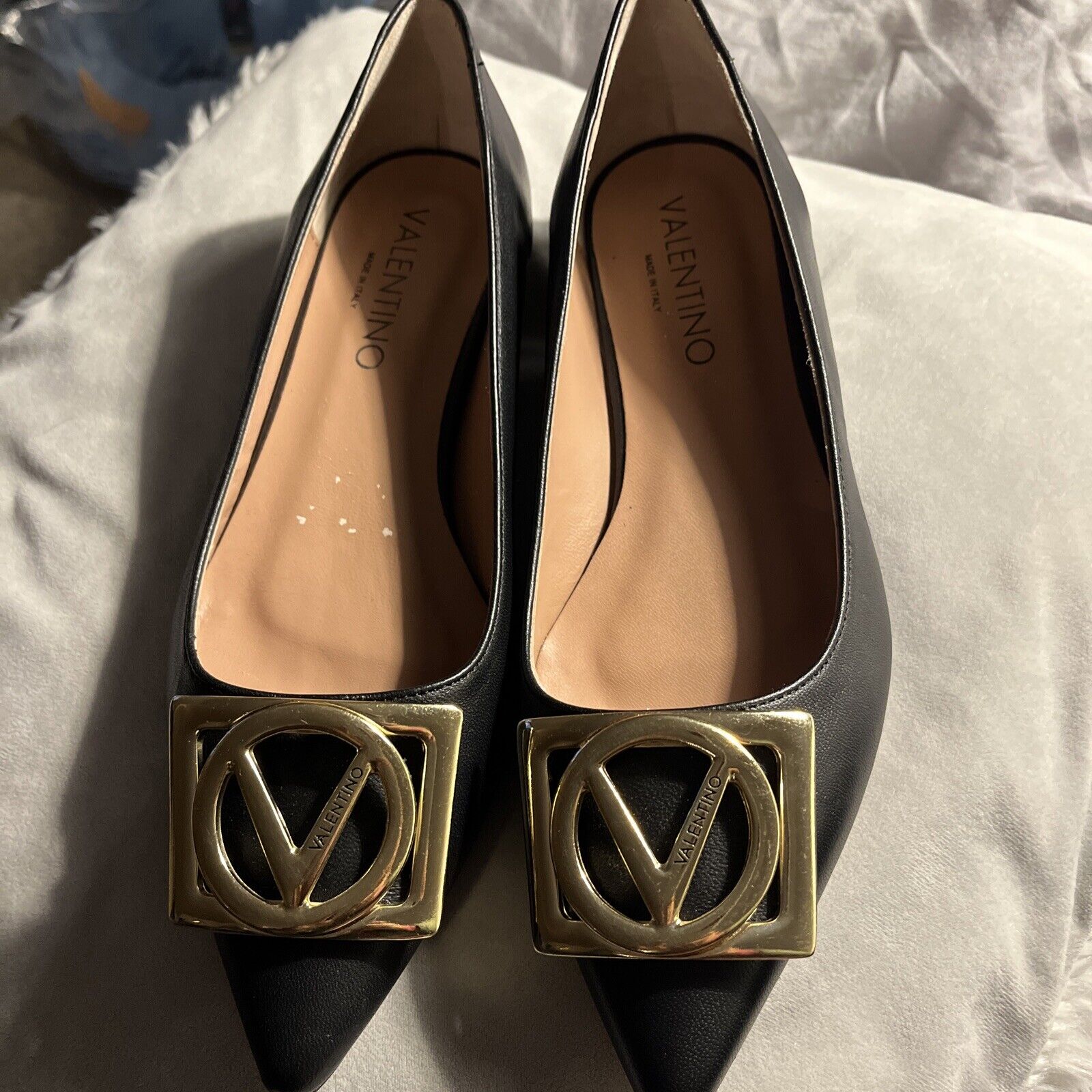 VALENTINO MONOGRAM FLAT BLACK LEATHER SHOES SIZE 8 NEW WITH DUST BAG SHIPPING